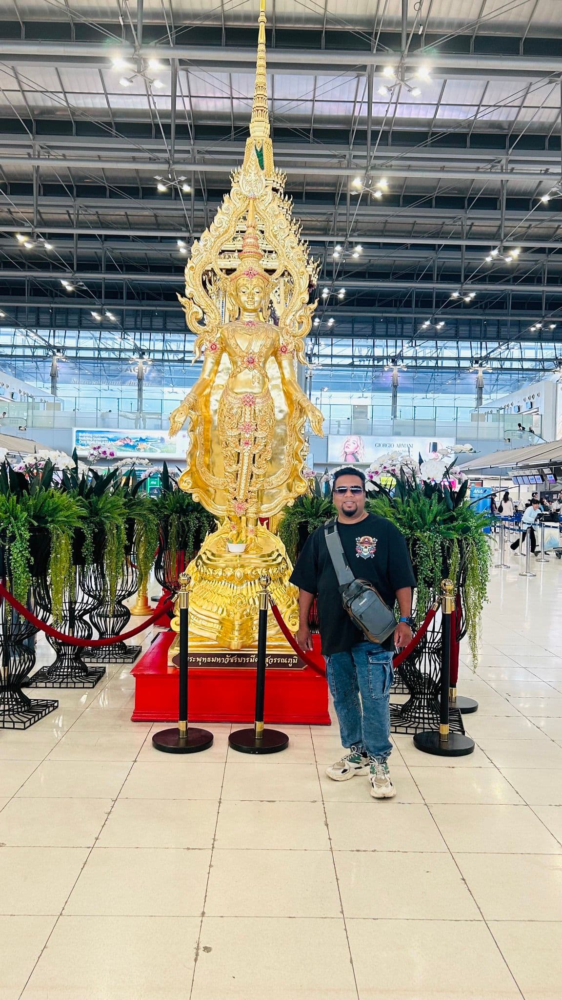 Phra Pang Perd Lok